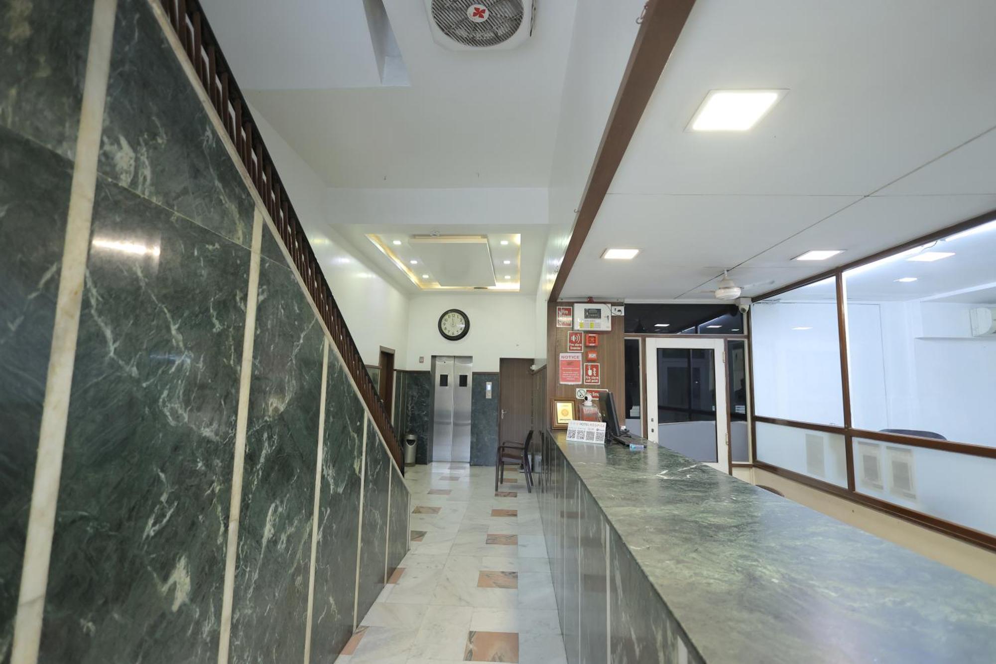 Hotel Hospice Surat Dış mekan fotoğraf