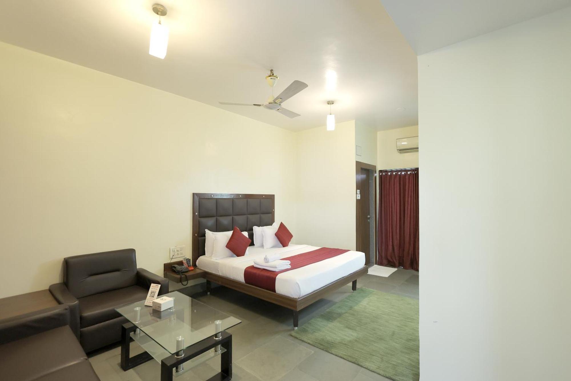 Hotel Hospice Surat Dış mekan fotoğraf