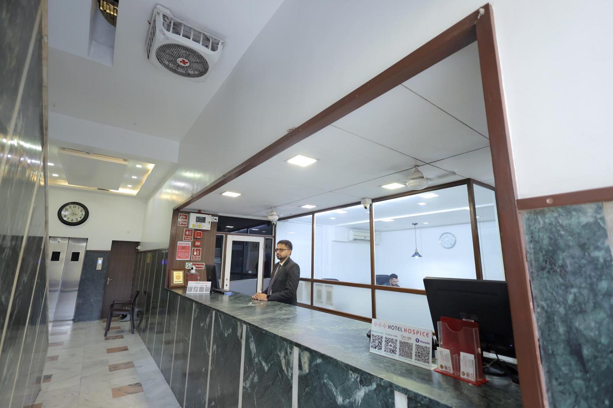 Hotel Hospice Surat Dış mekan fotoğraf