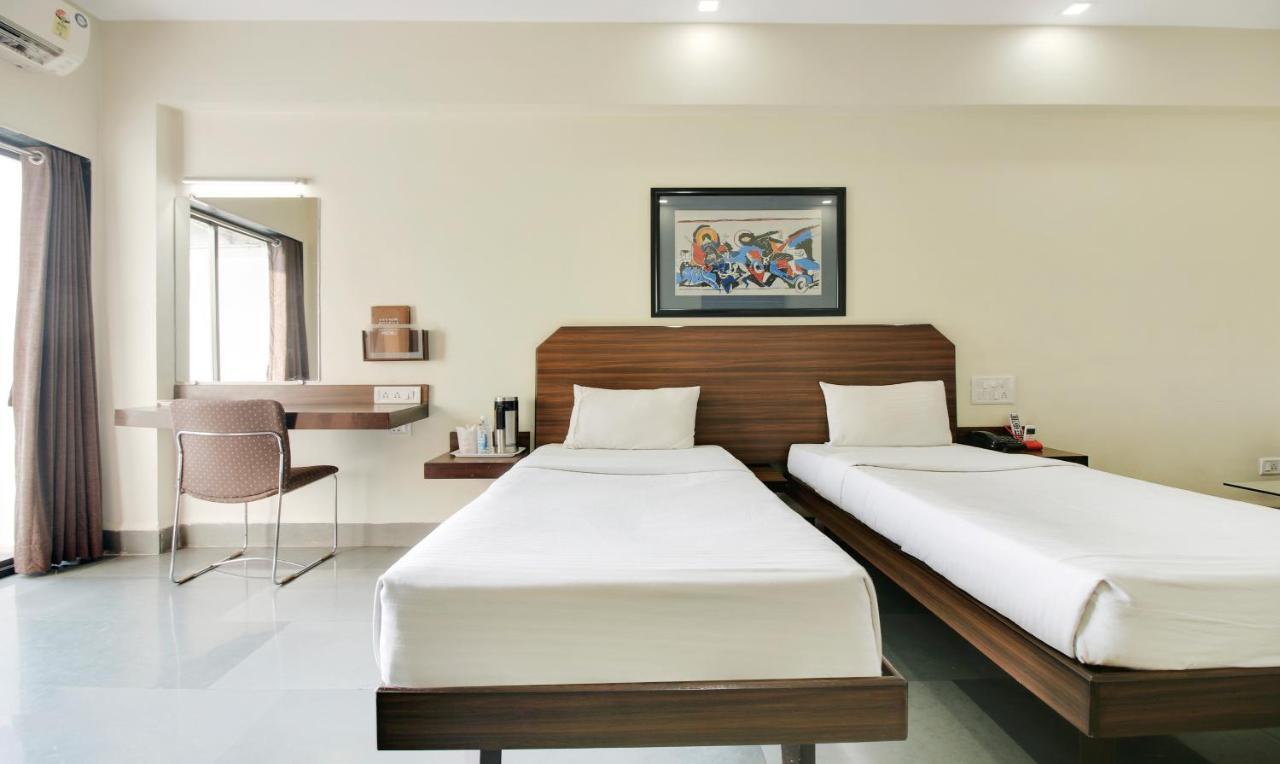 Hotel Hospice Surat Dış mekan fotoğraf