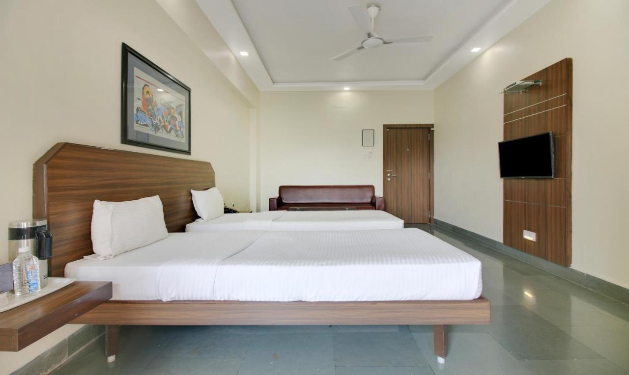 Hotel Hospice Surat Dış mekan fotoğraf
