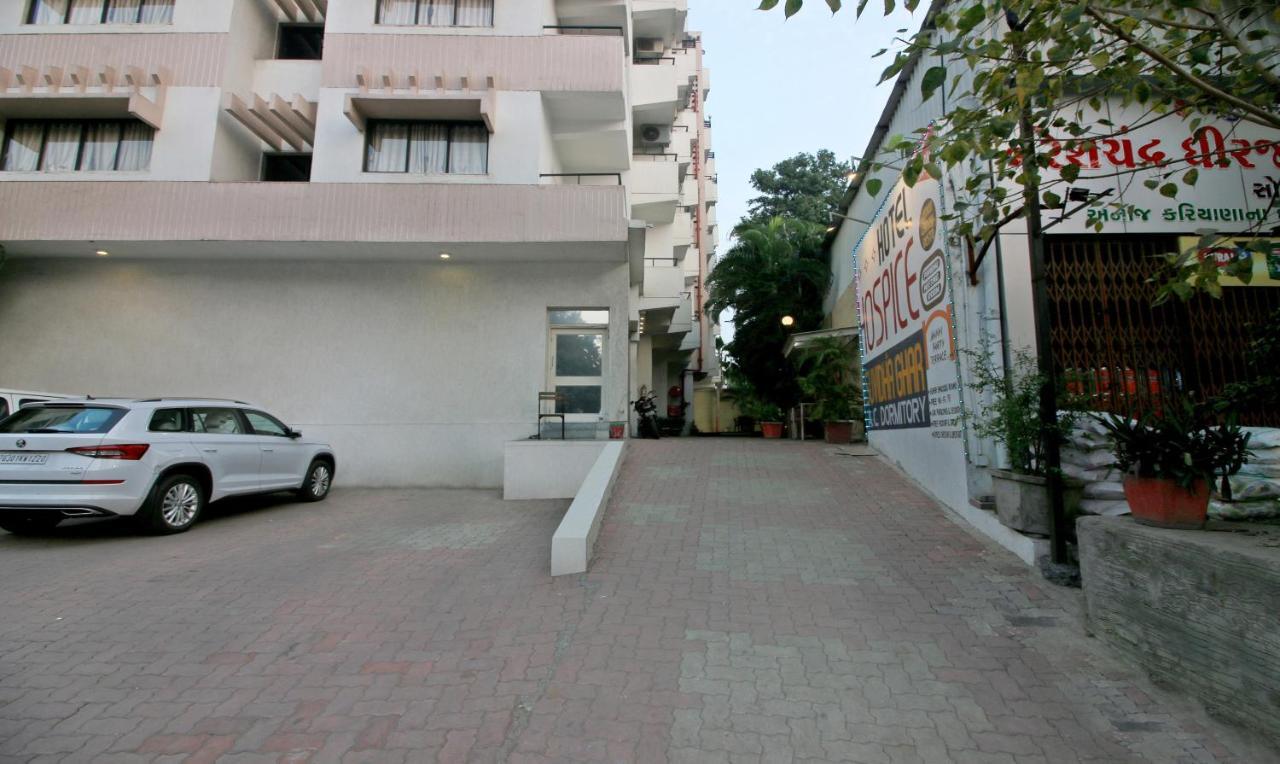 Hotel Hospice Surat Dış mekan fotoğraf